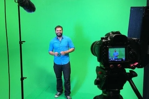 replace green screen with background image